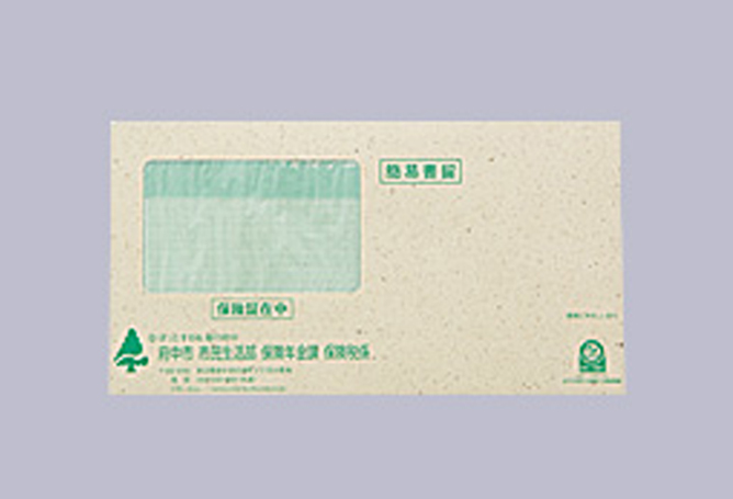 茶殻紙を使った封筒で、市民に対して行政の立場から環境への取り組みをアピール